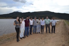 Vereadores e Prefeita municipal de Nova Era visitam barragem em Itabira